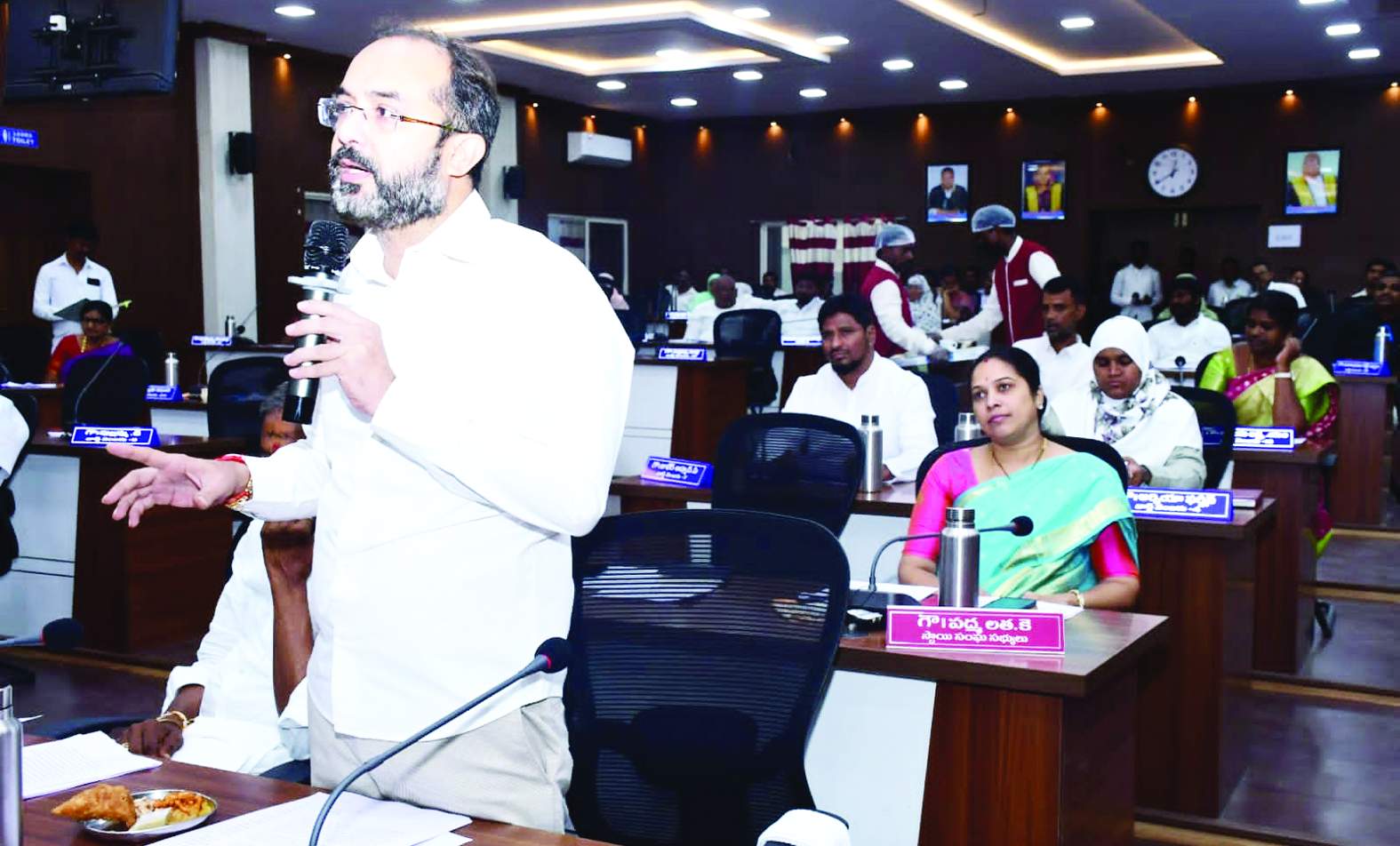 సమావేశంలో మాట్లాడుతున్న ఎమ్మెల్యే హఫీజ్‌ఖాన్‌