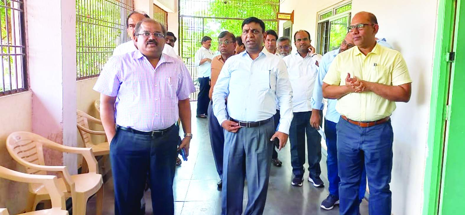 ఉర్దూ వర్సిటీని పరిశీలిస్తున్న రాష్ట్ర మైనార్టీ సంక్షేమ శాఖ కార్యదర్శి ఇంతియాజ్‌