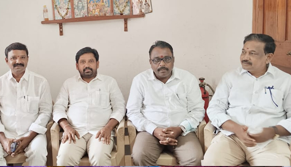 Chandrababu-is-a-great-actor-in-politics