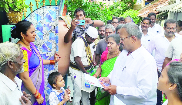 జొన్నగుడ్డిలో గడపగడపకు..