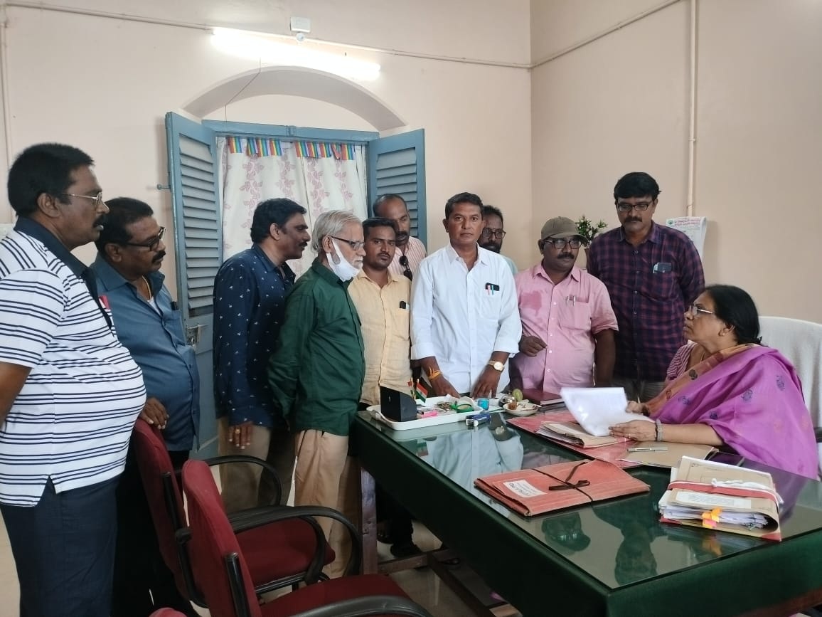 సమస్యలు పరిష్కరించాలని వినతి