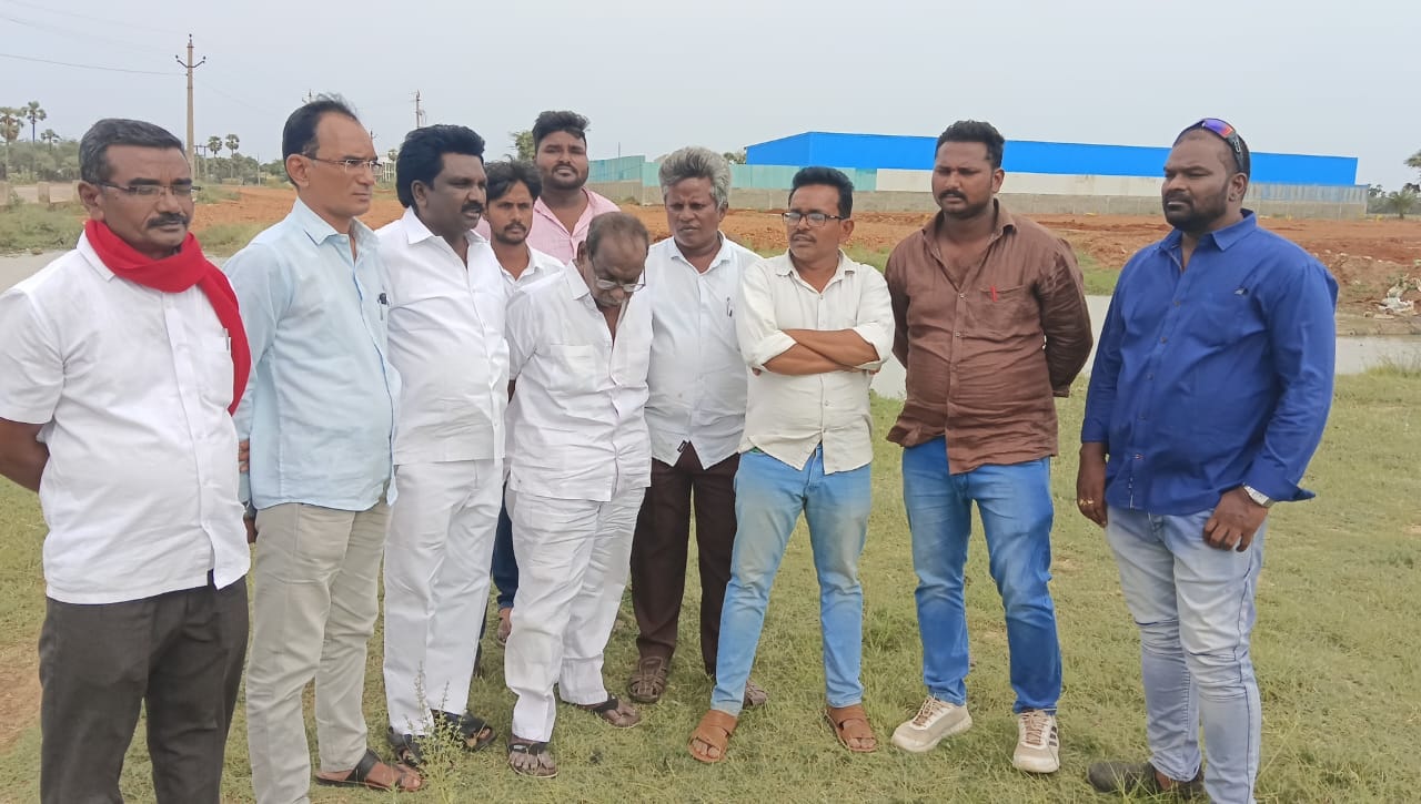 ఆక్రమణ స్థలాన్ని ప్రభుత్వం స్వాధీనం చేసుకోవాలి