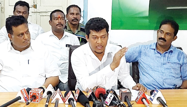 నిర్వాసితులను మోసం చేసింది చంద్రబాబే