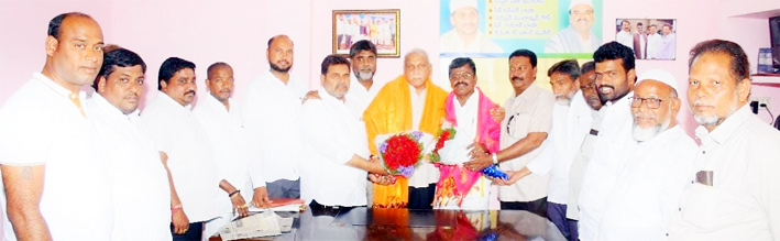 టిటిడి బోర్డు సభ్యులకు సన్మానం