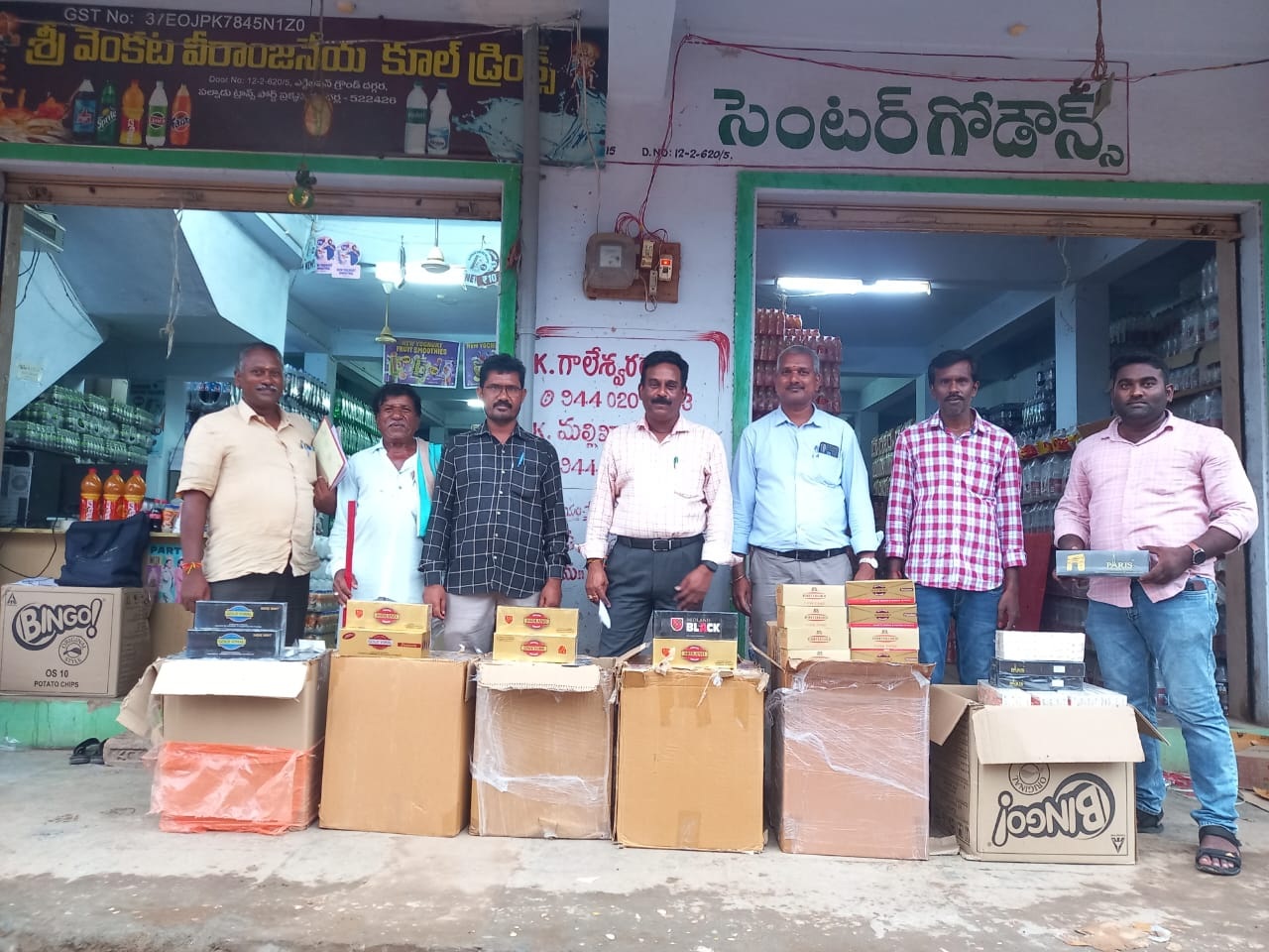 భారీగా నకిలీ సిగరెట్లు స్వాధీనం