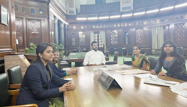 సిక్కోలు విద్యార్థినుల పార్లమెంట్‌ సందర్శన