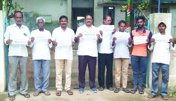 గుర్ల ప్రాజెక్టు పూర్తి చేయాలని ధర్నా