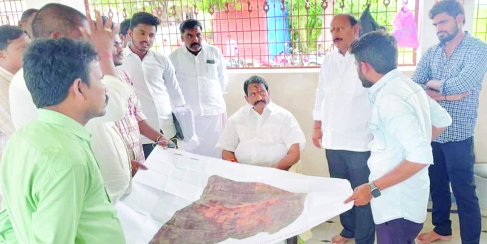 మాట్లాడుతున్న ఎమ్మెల్యే బాలనాగిరెడ్డి