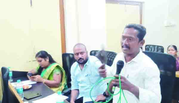 రసాభాసగా మున్సిపల్‌ సమావేశం