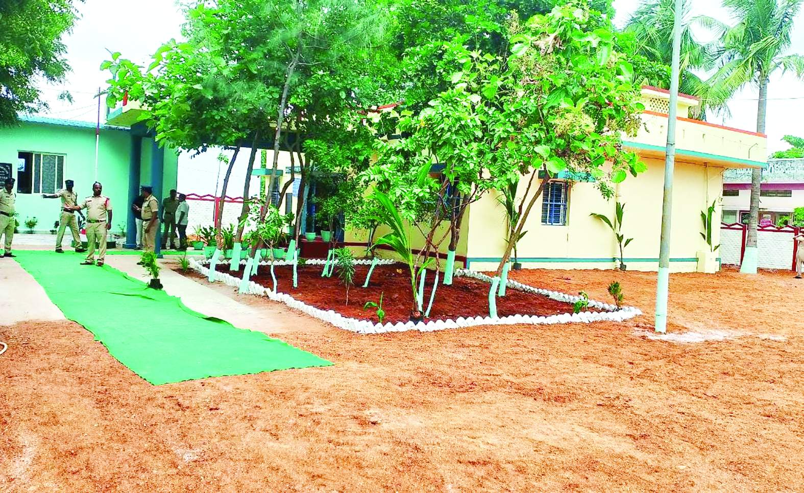 సుందరంగా ఉన్న నందవరం పోలీసు స్టేషన్‌