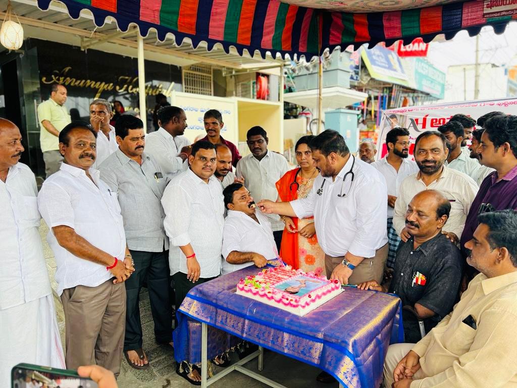 ఘనంగా మెగాస్టార్‌ పుట్టినరోజు వేడుకలు