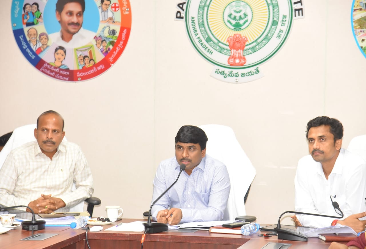 కౌల్దార్లకు పంట రుణాలిప్పించండి : కలెక్టర్‌