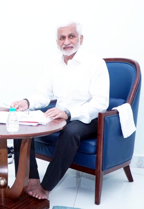 సమీక్షలు ఇంతటితో పూర్తవలేదు