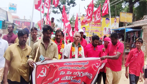 CPM-Praja-Poru-Yatra-held-on-3rd-day-in-Kovuru