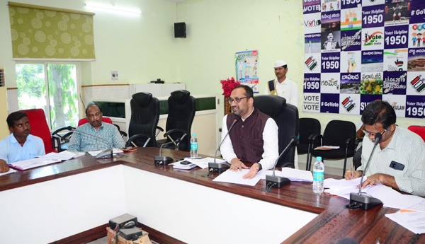 భవన నిర్మాణాలపై తప్పుడు నివేదికలు