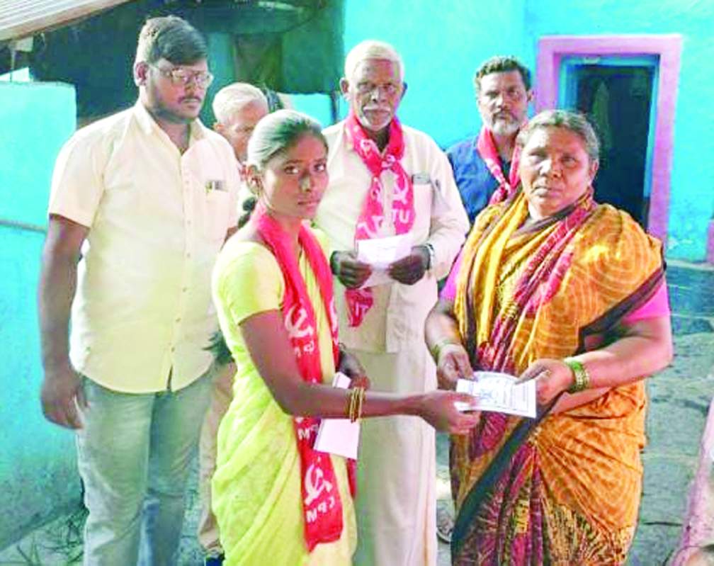 ప్రచారం నిర్వహిస్తున్న నాయకులు