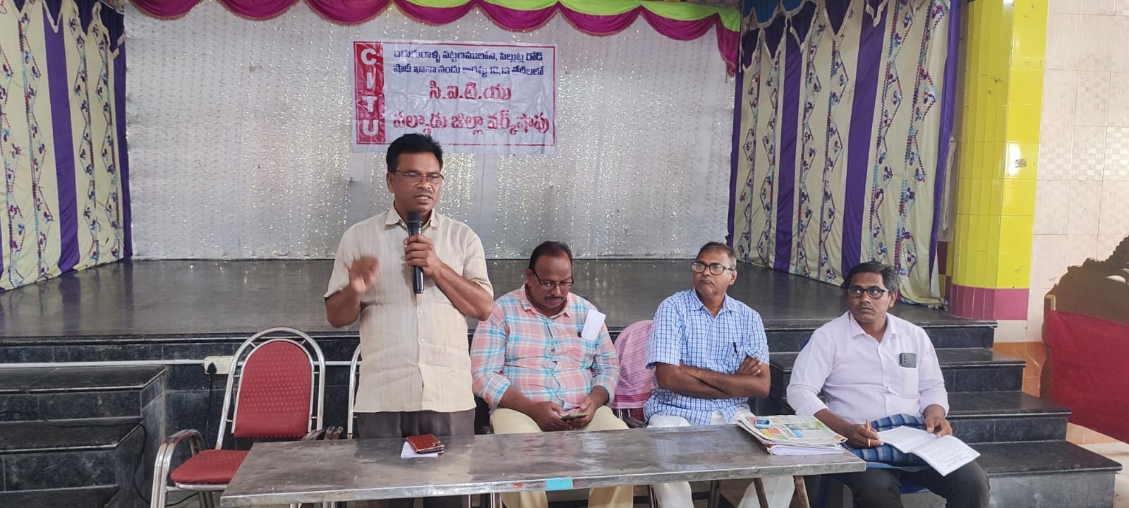 అత్యవసరమంటూనే హమాలీలను విస్మరిస్తున్న ప్రభుత్వం