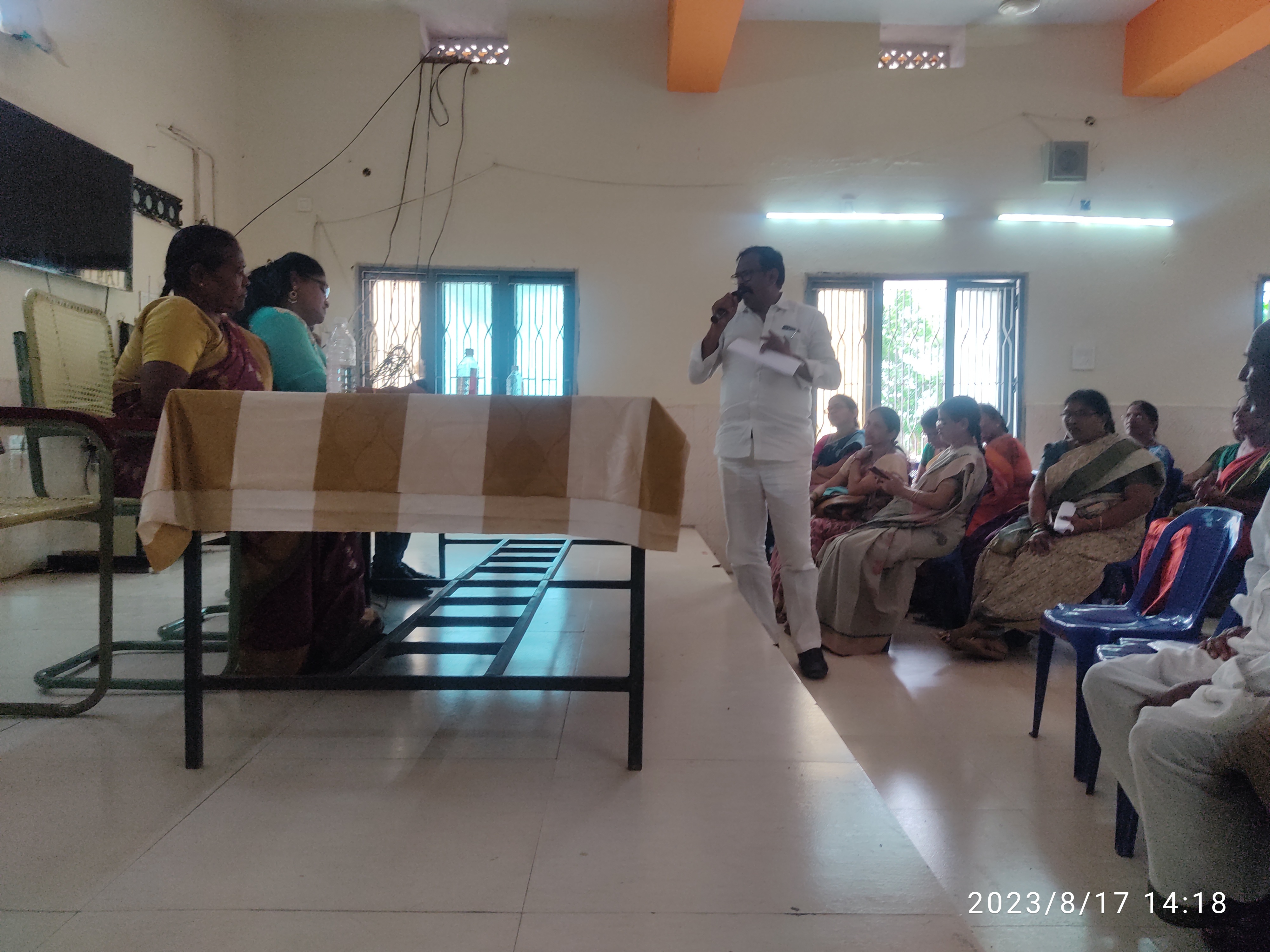 రోడ్లు, విద్యుత్‌ బిల్లులపై సర్పంచుల ఆగ్రహం