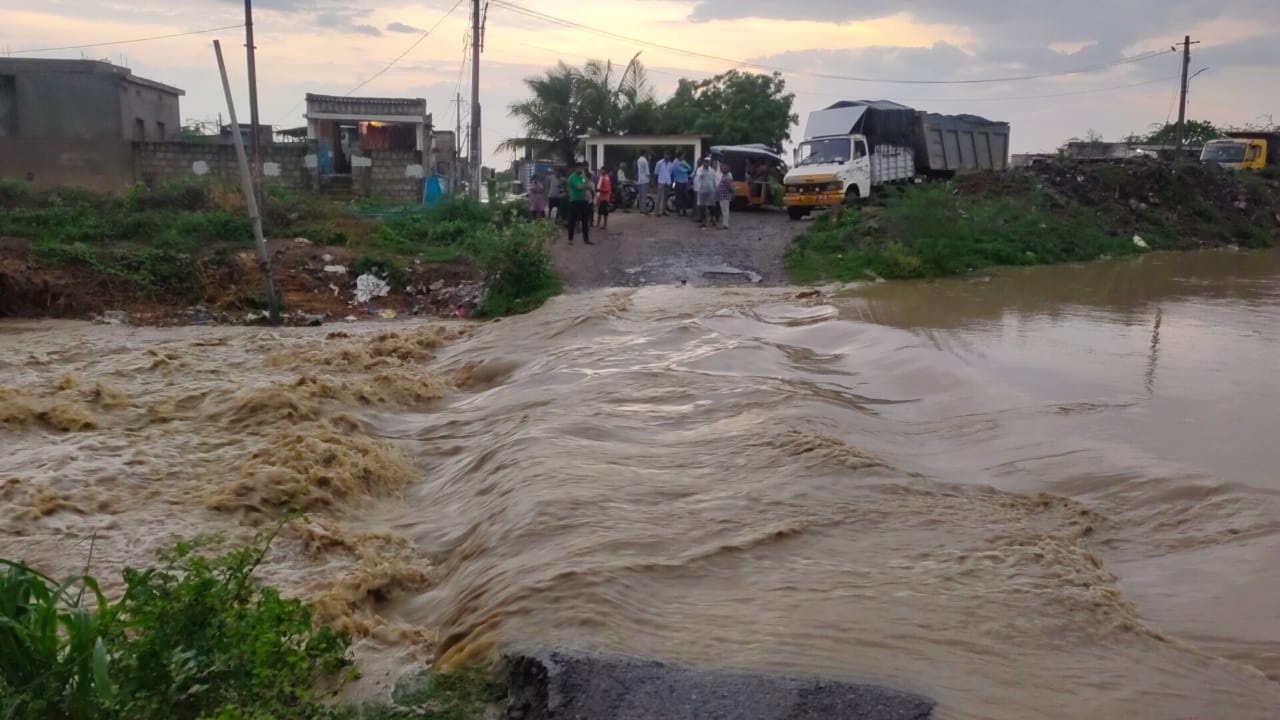 గుంటూరు,పల్నాడు జిల్లాల్లో భారీ వర్షం