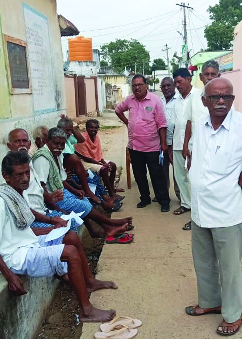 రైతులను ముంచి రోడ్లు నిర్మించొద్దు
