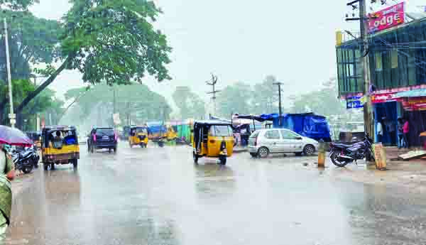 పాడేరులో భారీ వర్షం