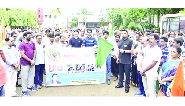 ప్రతి ఇంటిపై జాతీయ జెండా ఎగరాలి : కలెక్టర్‌