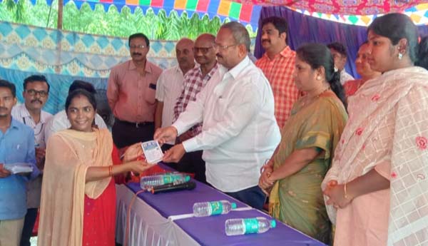  అర్హతే ప్రామాణికంగా పథకాలు