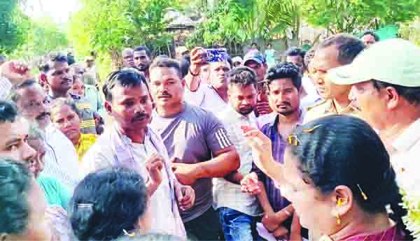 గిరిజన సమస్యలు పట్టవా ?