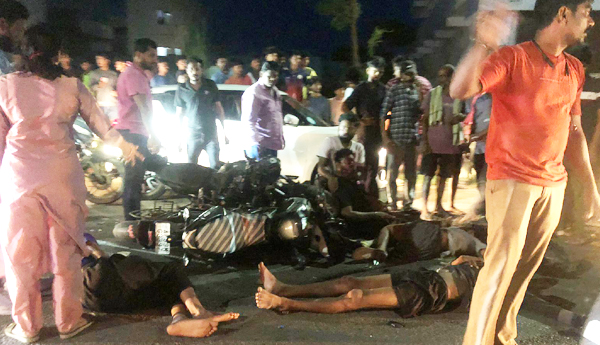 రోడ్డు ప్రమాదంలో ఇద్దరు మృతి