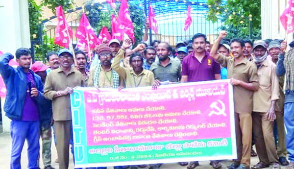 వేతనాలకు వెతలు