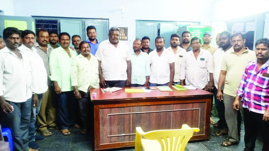 వాహన చట్ట సవరణతో రవాణా కార్మికులపై పెనుభారం