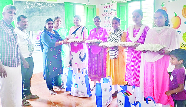 పౌష్టికాహార కిట్లు పంపిణీ