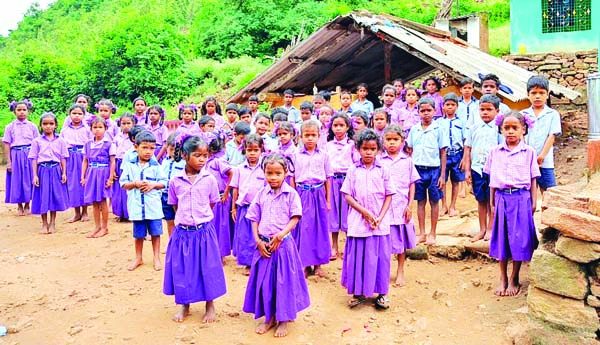 రేకుల షెడ్డులో చదువులు!