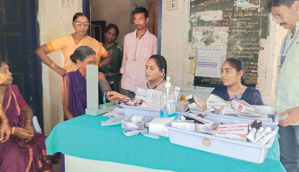 జ్వరాల బారిన జనం