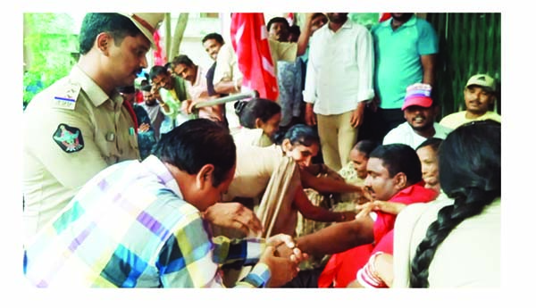 మున్సిపల్‌ కార్యాలయాల ముట్టడి