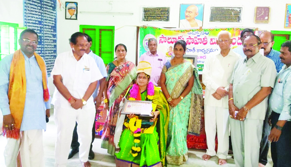 మాతృభాష గౌరవాన్ని కాపాడుకోవాలి