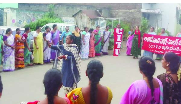 మణిపూర్‌లో శాంతికై అంగన్వాడీల ర్యాలీ