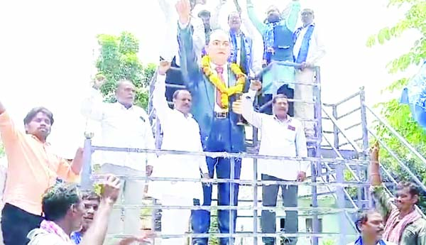 అంబేద్కర్‌ విగ్రహావిష్కరణ