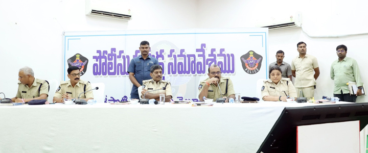 కేసుల పరిష్కారంపై సమీక్ష