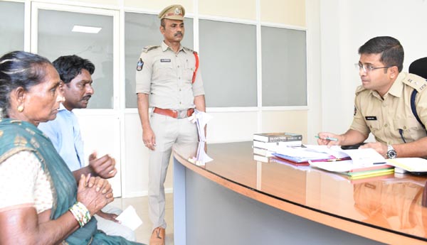 ఎస్‌పి కార్యాలయ స్పందనకు 14దరఖాస్తులు