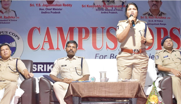 మీ క్యాంపస్‌ లో మీరే కాప్స్‌