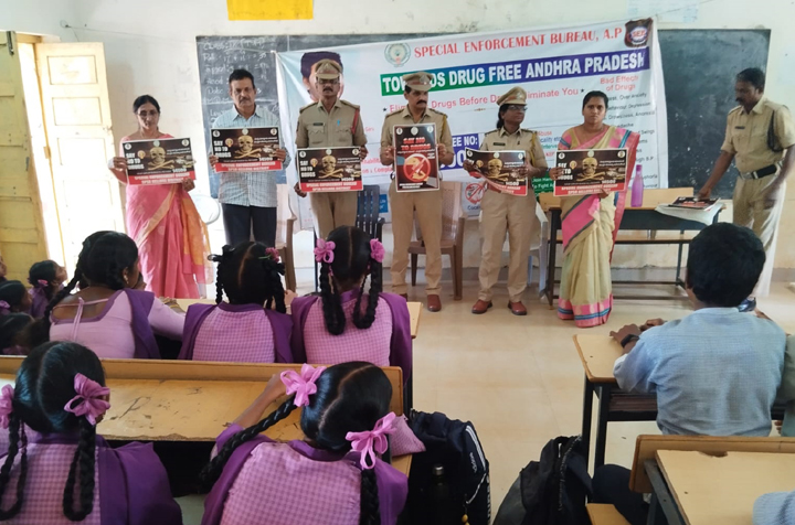 విద్యార్థులకు అవగాహన