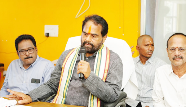 త్వరితగతిన వినతుల పరిష్కారం