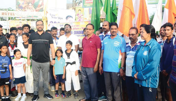 క్రీడలతో జిల్లా ఖ్యాతిని పెంచాలి