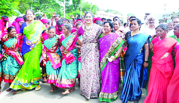 ఘనంగా ఆదివాసీ దినోత్సవం