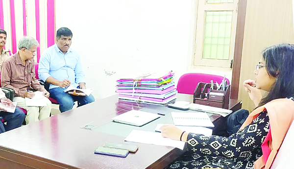 ఆదివాసీ దినోత్సవాన్ని ఘనంగా నిర్వహించాలి