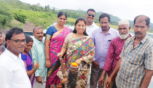 Water-release-from-Vattigedda-Reservoir-right-channel