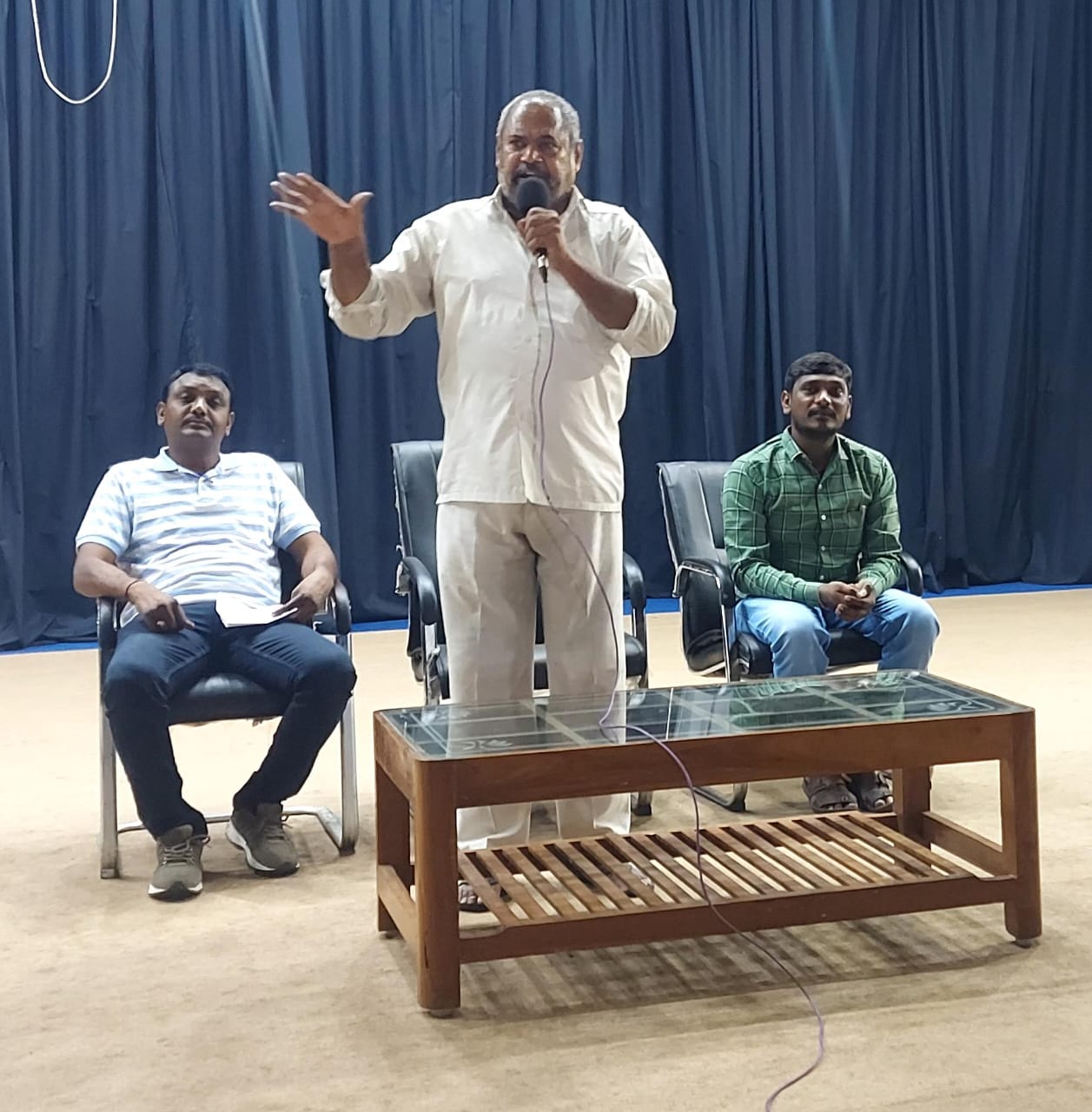 'యూనివర్సిటీ' సినిమాను ఆదరించండి