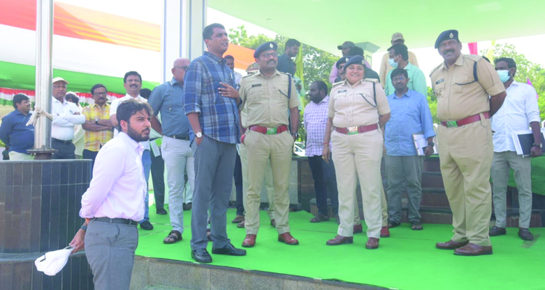 స్వాతంత్ర దినోత్సవ ఏర్పాట్లు పరిశీలన