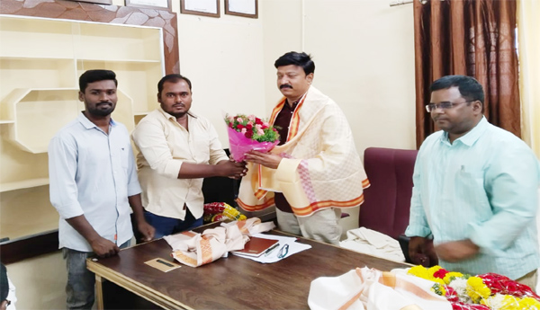 B-Kottakota-City-Panchayat-Commissioner-Manohar